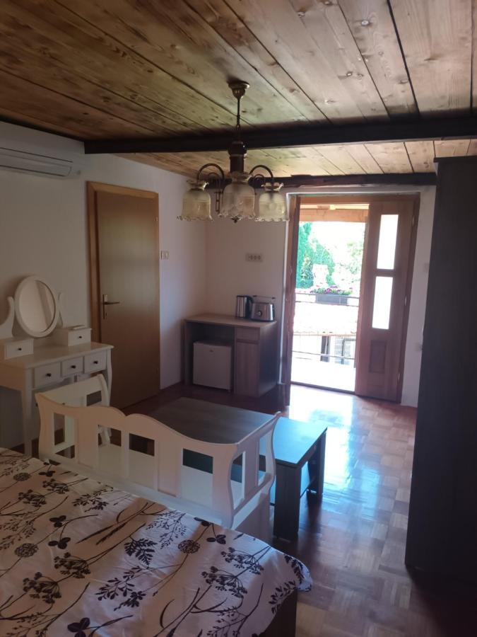 Soba S Kopalnico Brina3 Apartment Sezana ภายนอก รูปภาพ